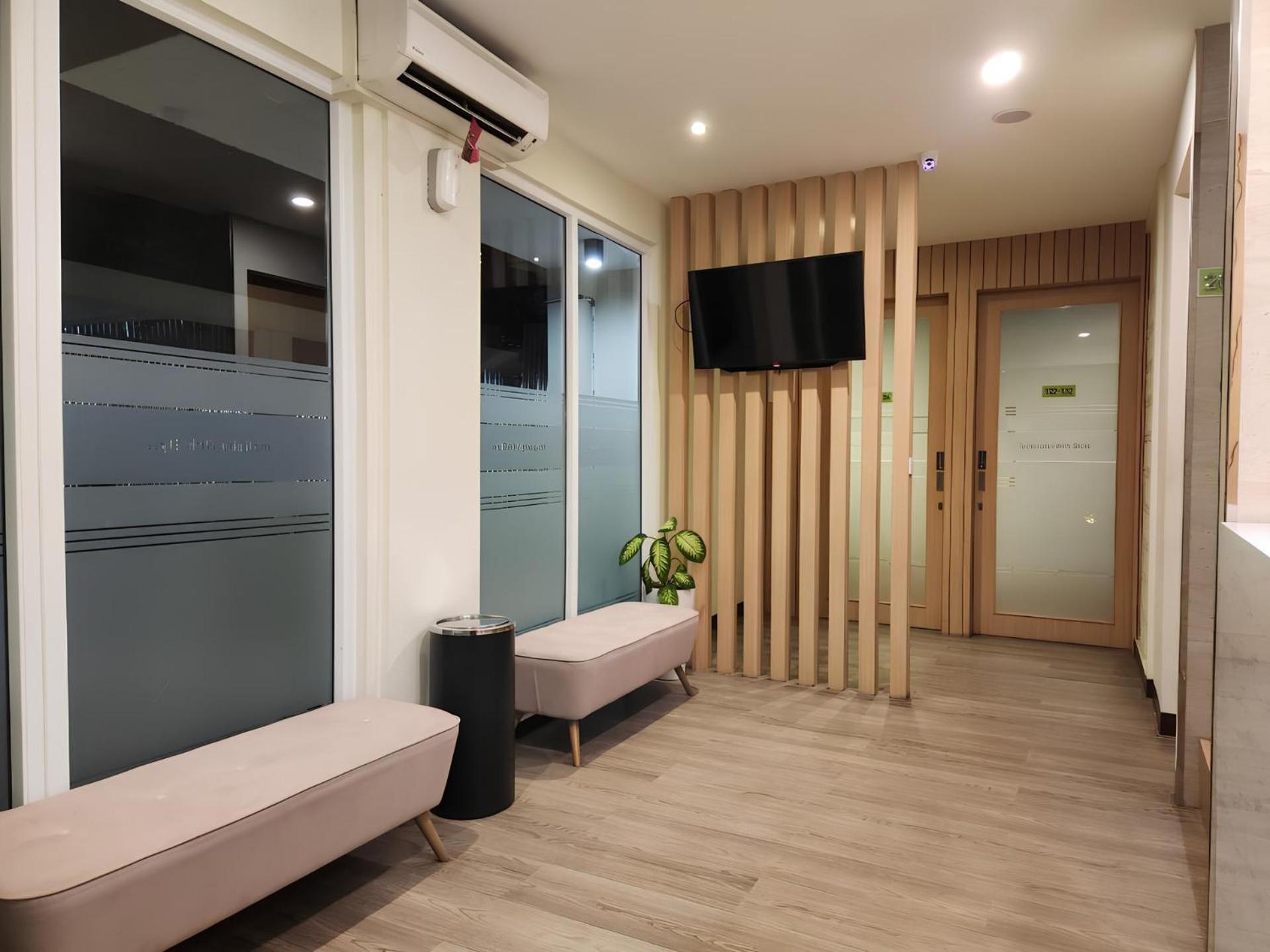 Whiz Capsule Hotel Thamrin ジャカルタ エクステリア 写真